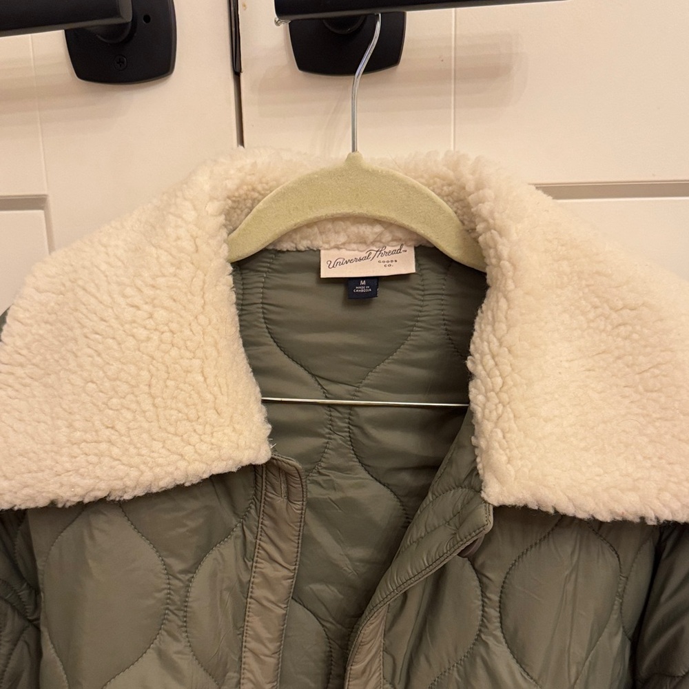 Universal Thread Olive Quilted Puffer with Cream … - image 2